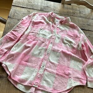 aerie size M flannel. Never worn. Tags still on